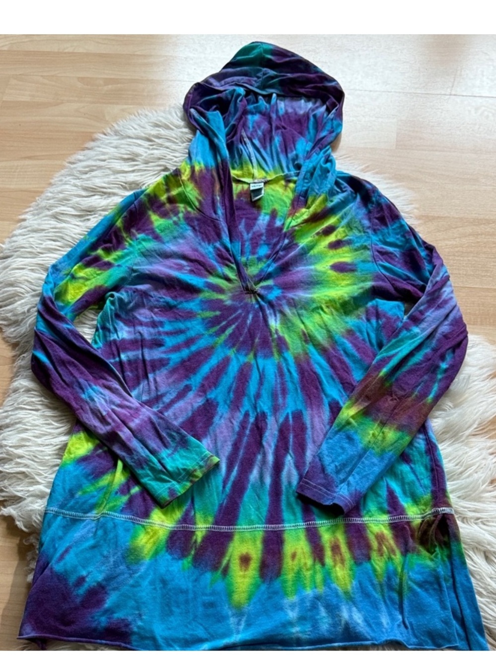 Kavio Tie-Dye Hooded Long Sleeve Top in Blue, Purple & Green size medium